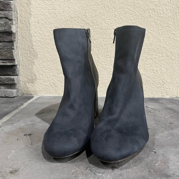 Grey boots with suede and crocodile print - Picture 1 of 5